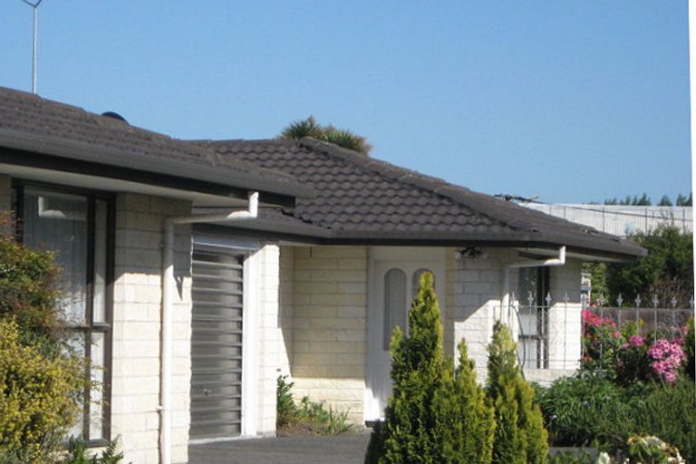 Photo of property in 2/17 Creese Place, Redwood, Christchurch, 8051