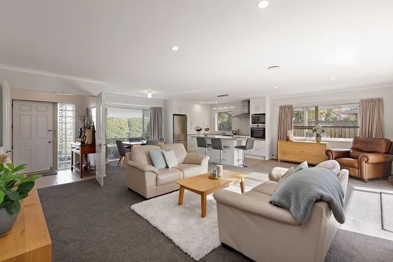 Photo of property in 51 Lakeside Drive, Orewa, 0931