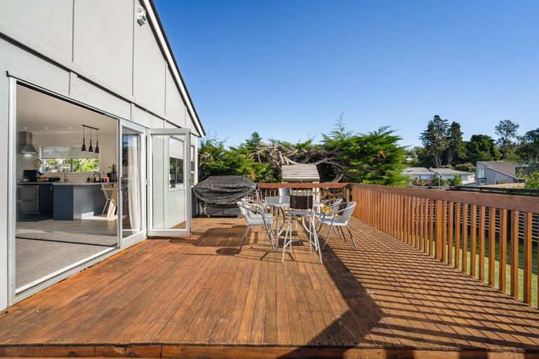 Photo of property in 44 Zita Maria Drive, Massey, Auckland, 0614