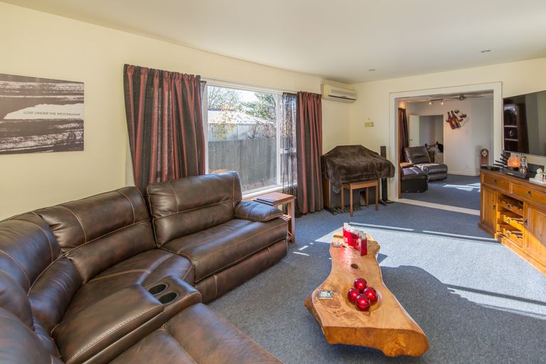 Photo of property in 79 Cuffs Road, Wainoni, Christchurch, 8061