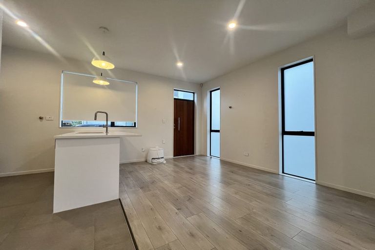 Photo of property in 4e Montmere Avenue, Te Atatu Peninsula, Auckland, 0610