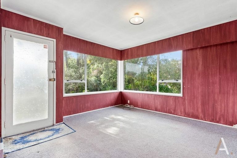 Photo of property in 2/70 Cliff View Drive, Green Bay, Auckland, 0604