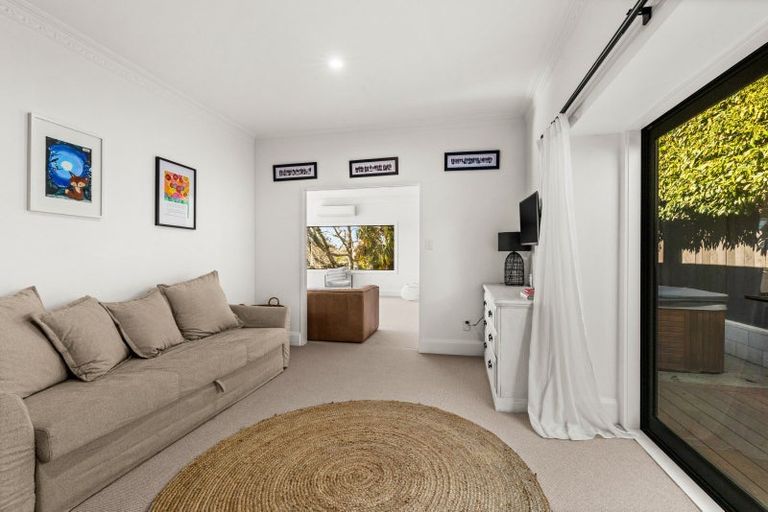 Photo of property in 73 James Cook Street, Havelock North, 4130
