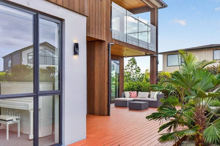 Photo of property in 1 Taku Close, Long Bay, Auckland, 0630