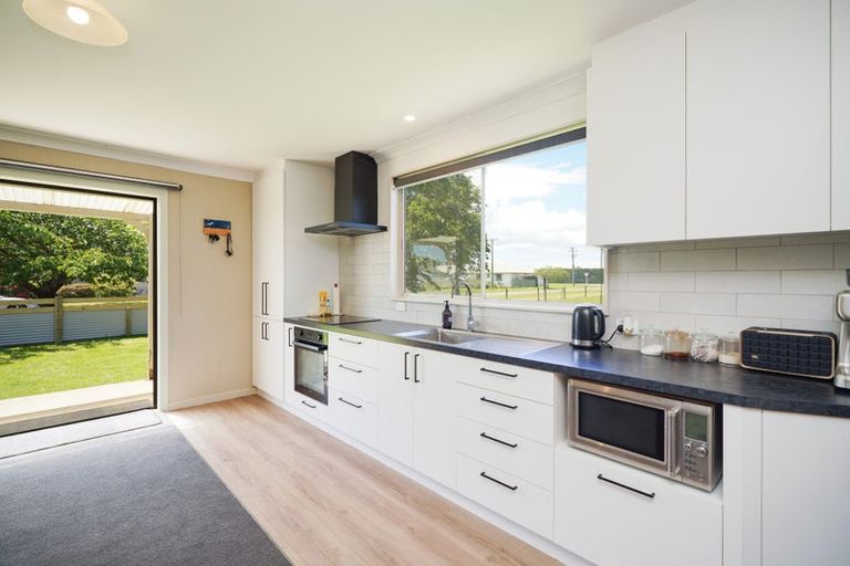 Photo of property in 18 Irvine Street, Wallacetown, 9816