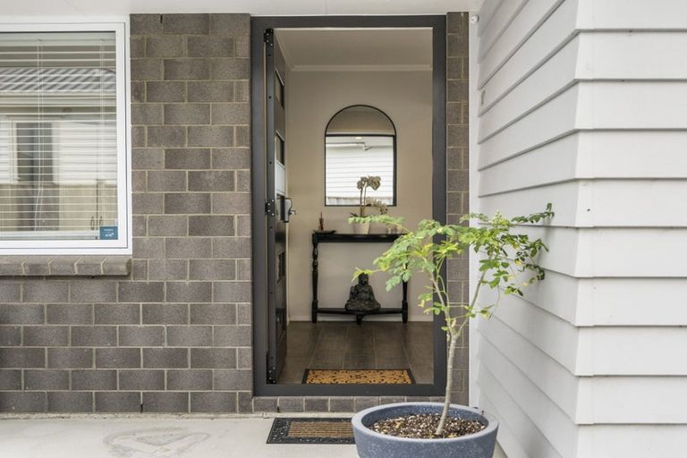 Photo of property in 10 Grenache Way, Kumeu, 0810