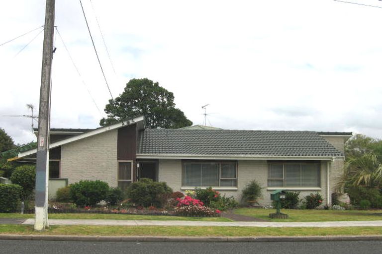 Photo of property in 121 Chivalry Road, Glenfield, Auckland, 0629
