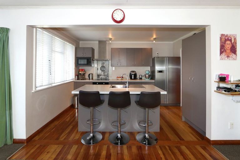 Photo of property in 712 Grove Road, Mayfair, Hastings, 4122