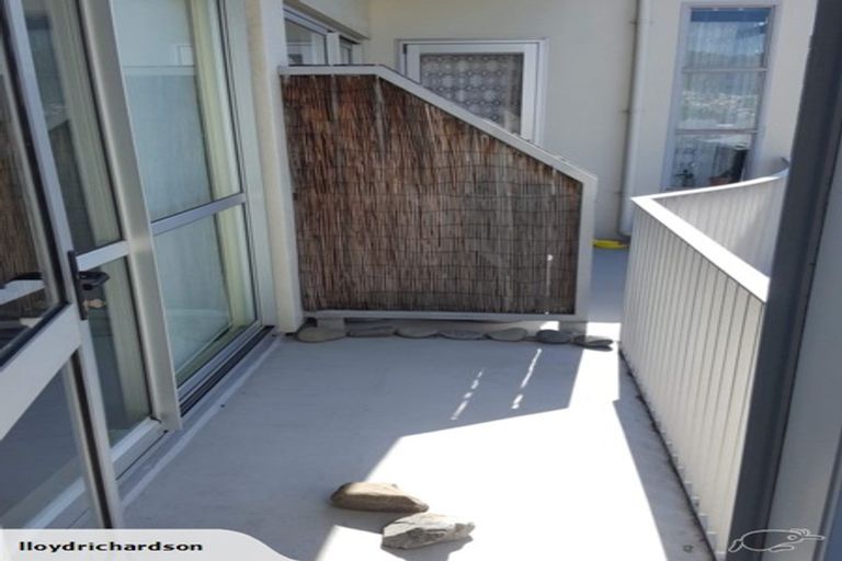 Photo of property in Qba Apartments, 3i/51 Webb Street, Mount Cook, Wellington, 6011