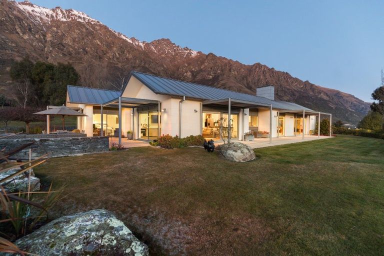 Photo of property in 3 Bayonet Peak Place, Drift Bay, Queenstown, 9371