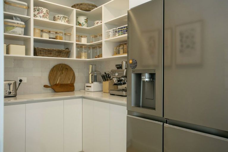 Photo of property in 5 Lens Way, Acacia Bay, Taupo, 3385