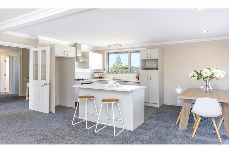 Photo of property in 16 Saunders Place, Redwood, Christchurch, 8051