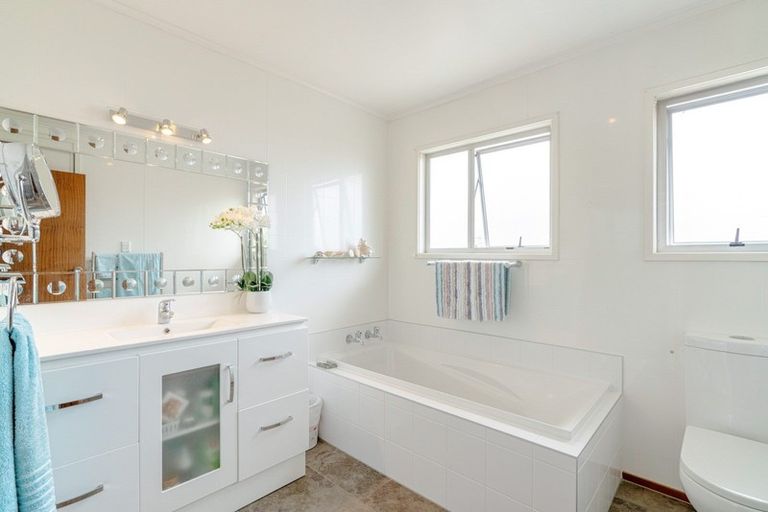 Photo of property in 19 Lemon Street, Otaki, 5512