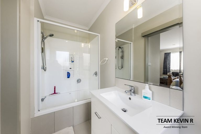 Photo of property in 34 Marvon Downs Avenue, Pakuranga Heights, Auckland, 2010