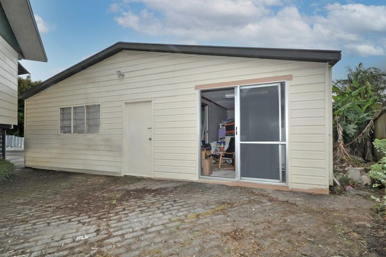 Photo of property in 2/7 Banksia Place, Goodwood Heights, Auckland, 2105