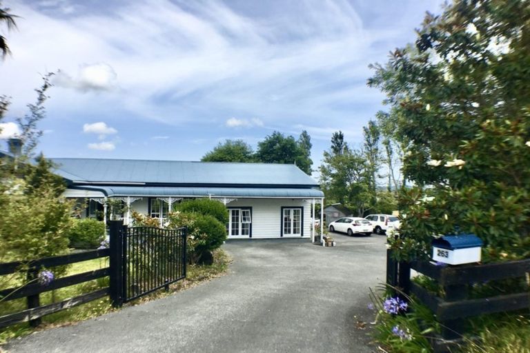 Photo of property in 263 Old North Road, Kumeu, 0892