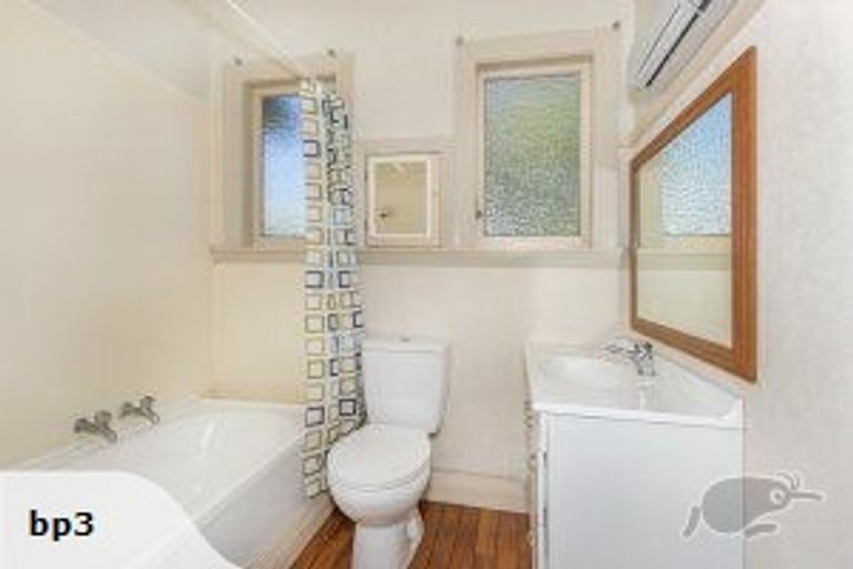 Photo of property in 8 Memorial Avenue, Ilam, Christchurch, 8053