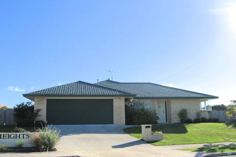 Photo of property in 10 Crown Hill, Paraparaumu, 5032