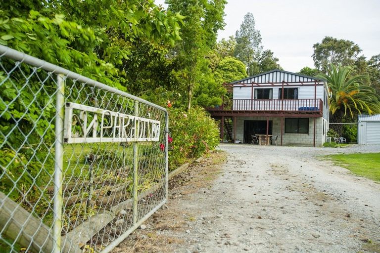 Photo of property in 6 Helyer Street, Ormond, Gisborne, 4071