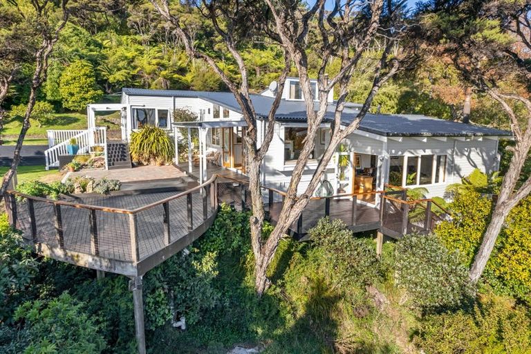 Photo of property in 92 Paekakariki Hill Road, Pauatahanui, Porirua, 5381