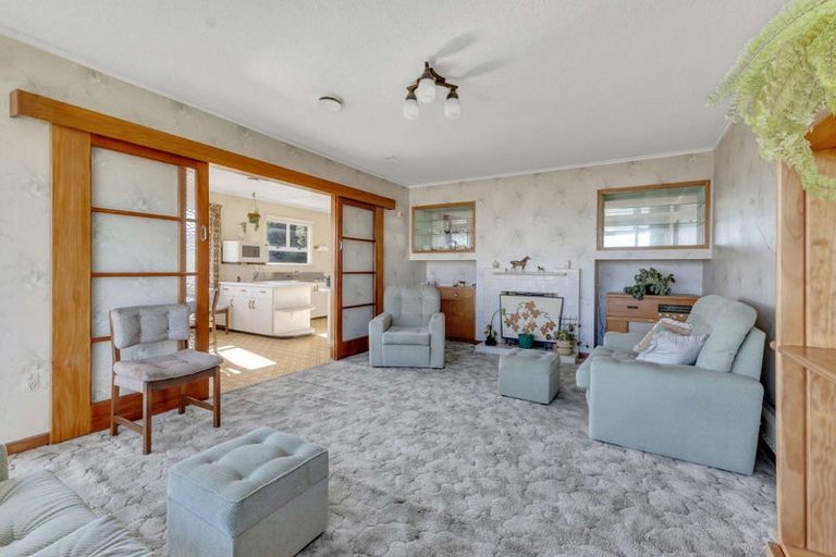 Photo of property in 27 South Road, Moturoa, New Plymouth, 4310