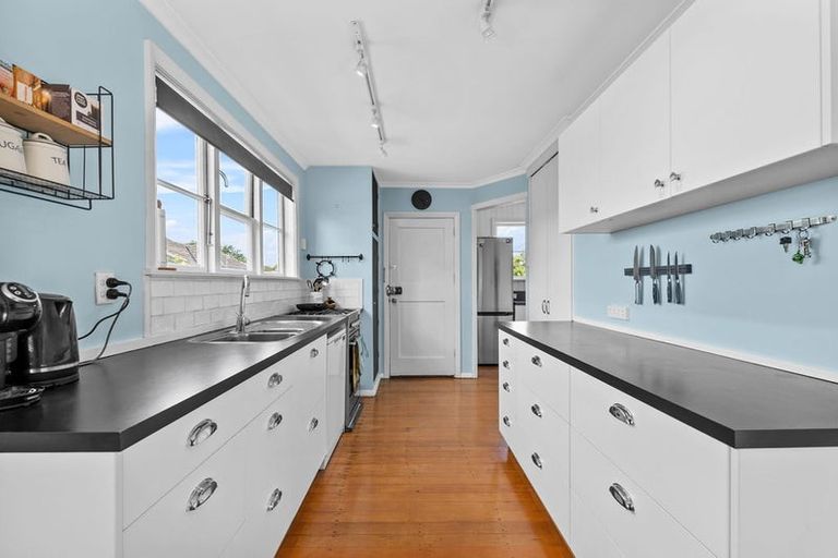 Photo of property in 12 Braemar Place, Avonside, Christchurch, 8061