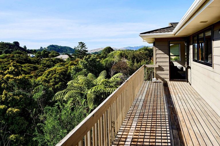 Photo of property in 38 Exploration Way, Whitby, Porirua, 5024