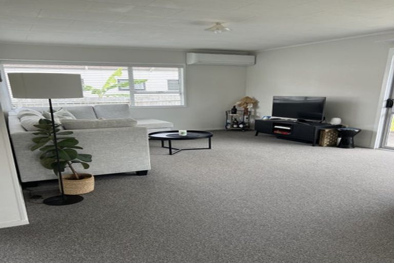 Photo of property in 95 Santiago Crescent, Unsworth Heights, Auckland, 0632