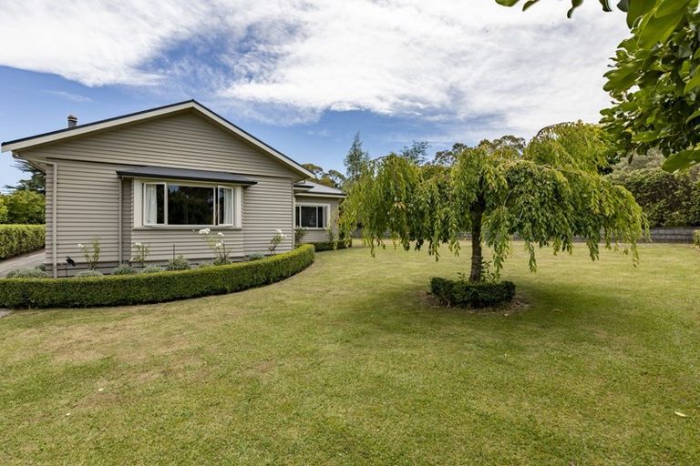 Photo of property in 16 Abbotsford Road, Waipawa, 4210