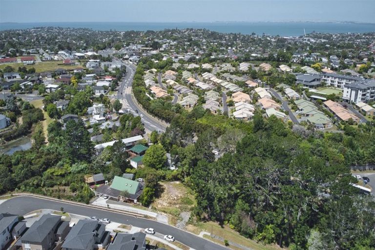 Photo of property in 43 Oteha Valley Road, Northcross, Auckland, 0632