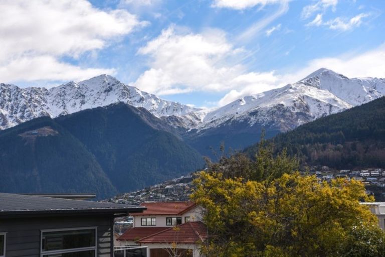 Photo of property in 75 Oregon Drive, Kelvin Heights, Queenstown, 9300