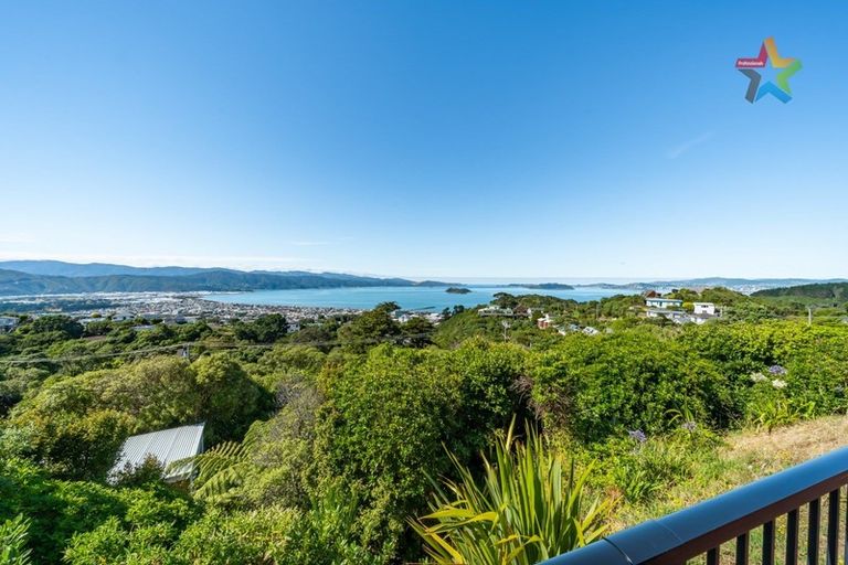 Photo of property in 54 Akatea Road, Korokoro, Lower Hutt, 5012