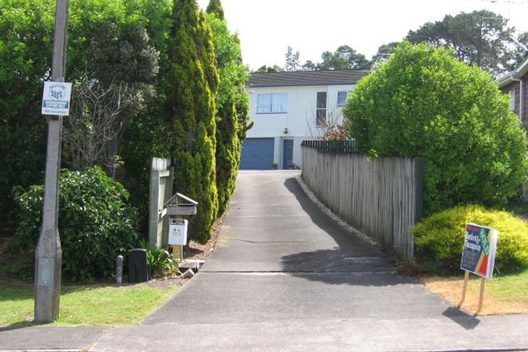 Photo of property in 2/4 Ronald Macken Place, Windsor Park, Auckland, 0632