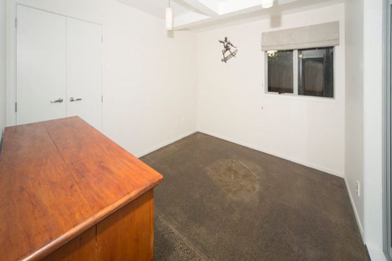 Photo of property in 44 Minnehaha Avenue, Titirangi, Auckland, 0604