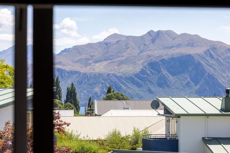 Photo of property in 9 Meadowbrook Place, Wanaka, 9305