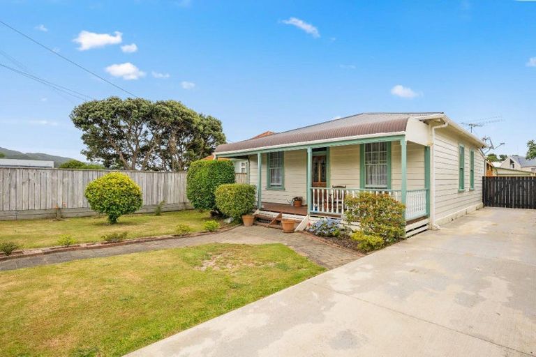 Photo of property in 18 York Street, Moera, Lower Hutt, 5010