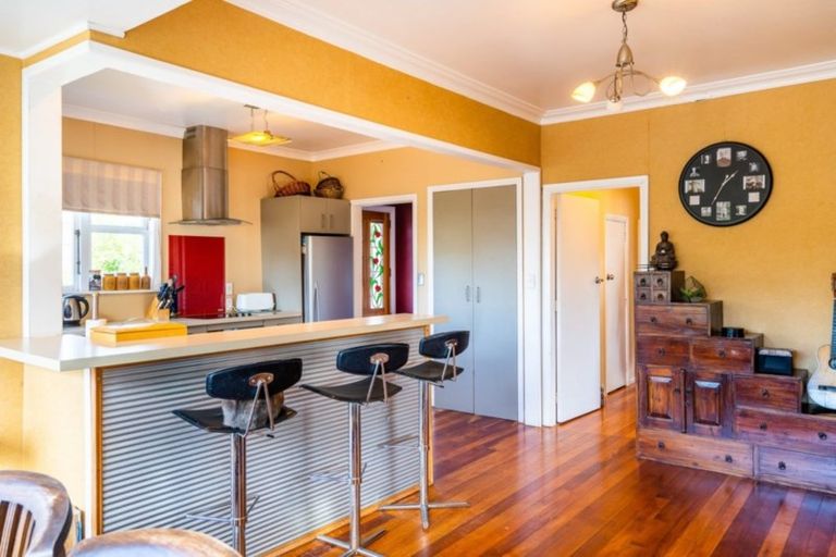 Photo of property in 12 Carlisle Street, Levin, 5510