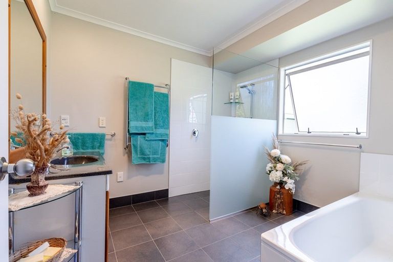 Photo of property in 18 De La Mare Drive, Leamington, Cambridge, 3432