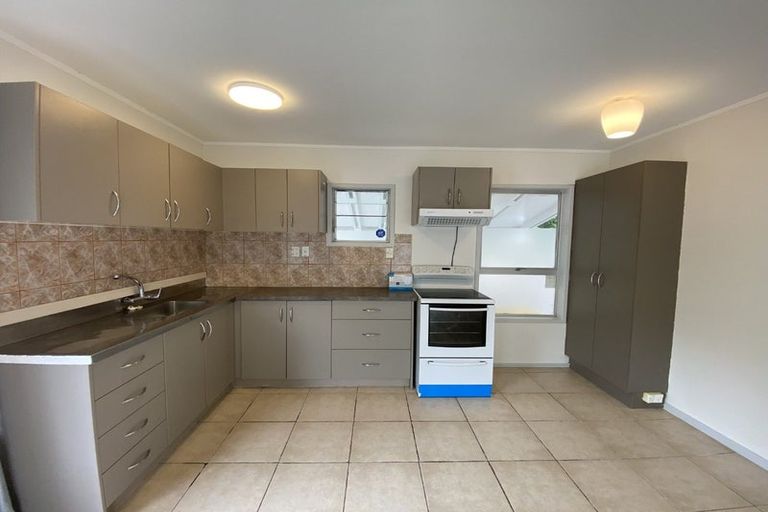 Photo of property in 1040 East Coast Road, Fairview Heights, Auckland, 0630