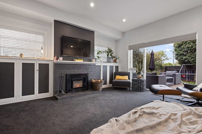 Photo of property in 1/53 Aorangi Road, Bryndwr, Christchurch, 8053