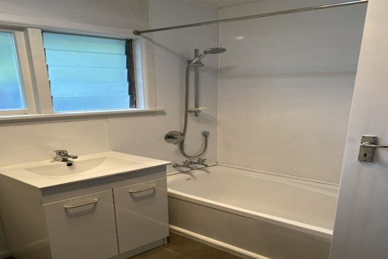 Photo of property in 5/9a Curletts Road, Sockburn, Christchurch, 8042