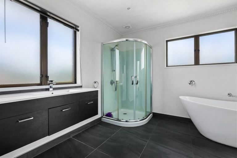 Photo of property in 15 Sawtell Place, Northcote, Christchurch, 8052