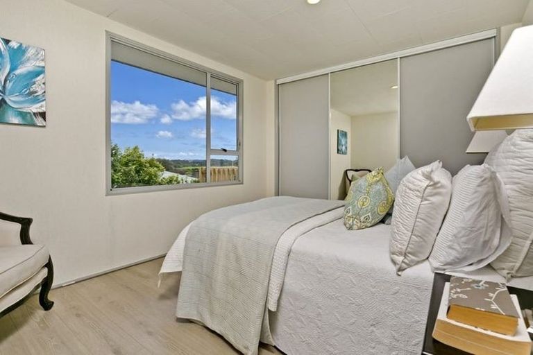 Photo of property in 9 Jumento Place, Unsworth Heights, Auckland, 0632