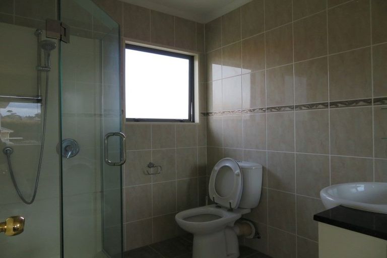 Photo of property in 19 Medallion Drive, Oteha, Auckland, 0632