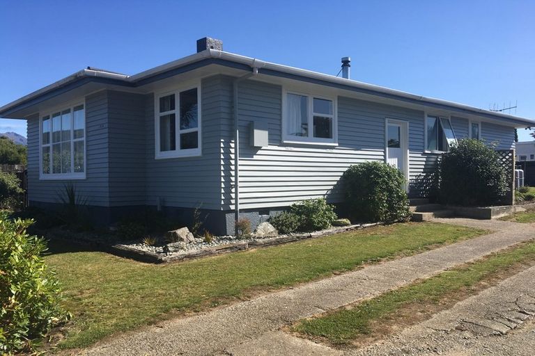 Photo of property in 6 Mararoa Drive, Manapouri, 9679