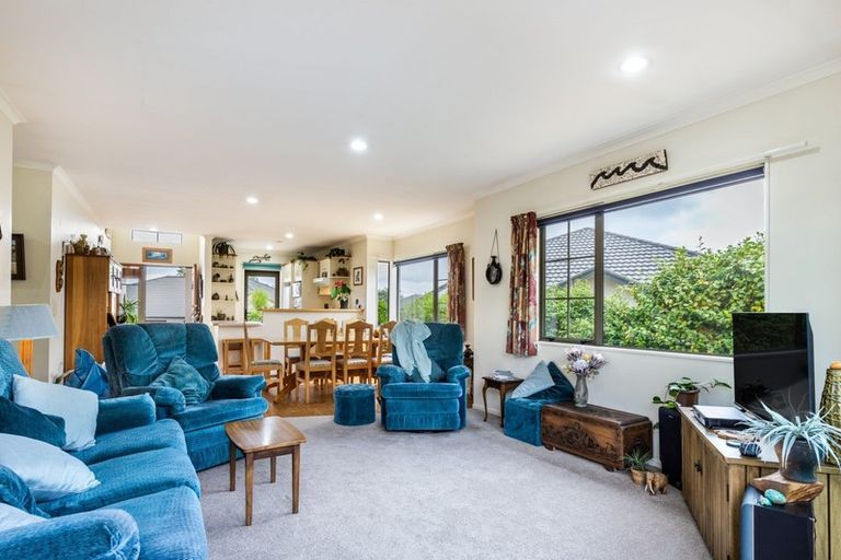 Photo of property in 22 Lakeridge Close, Rangatira Park, Taupo, 3330