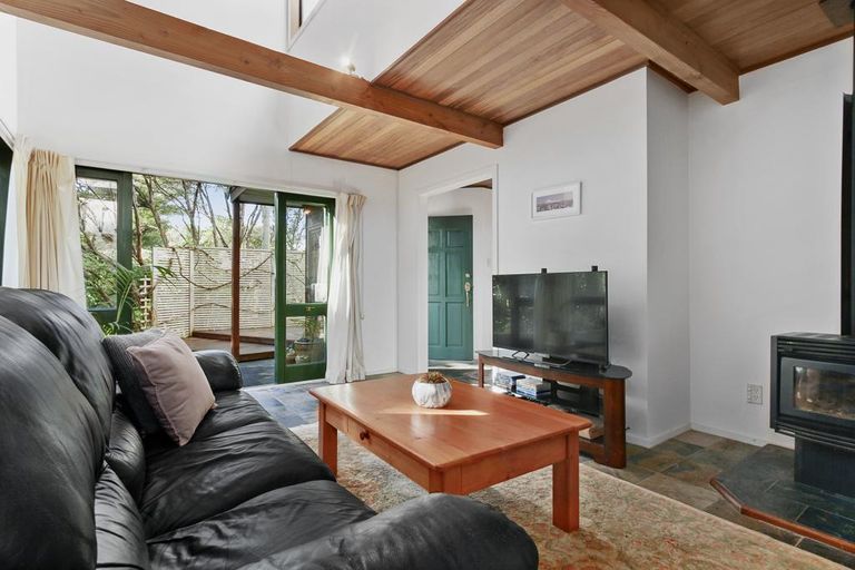 Photo of property in 1048 Scenic Drive North, Swanson, Auckland, 0816