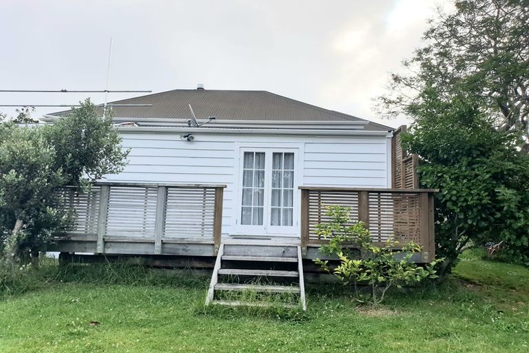 Photo of property in 27 Tramway Road, Beach Haven, Auckland, 0626