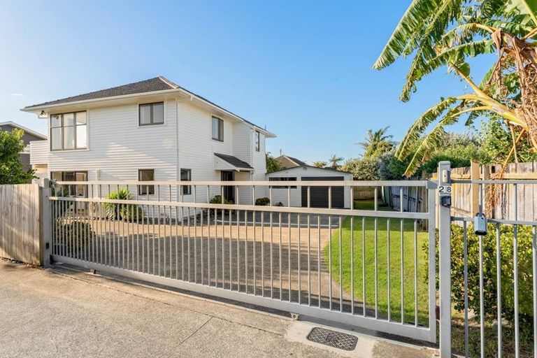 Photo of property in 28 London Street, Te Atatu Peninsula, Auckland, 0610