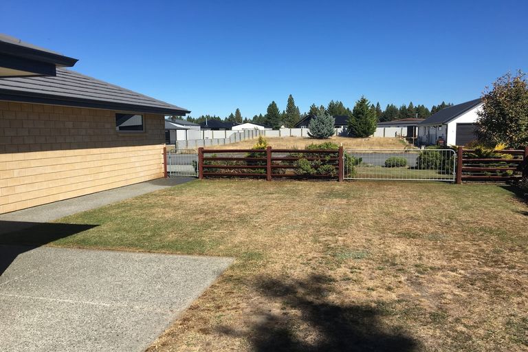 Photo of property in 14 Irishman Drive, Twizel, 7901